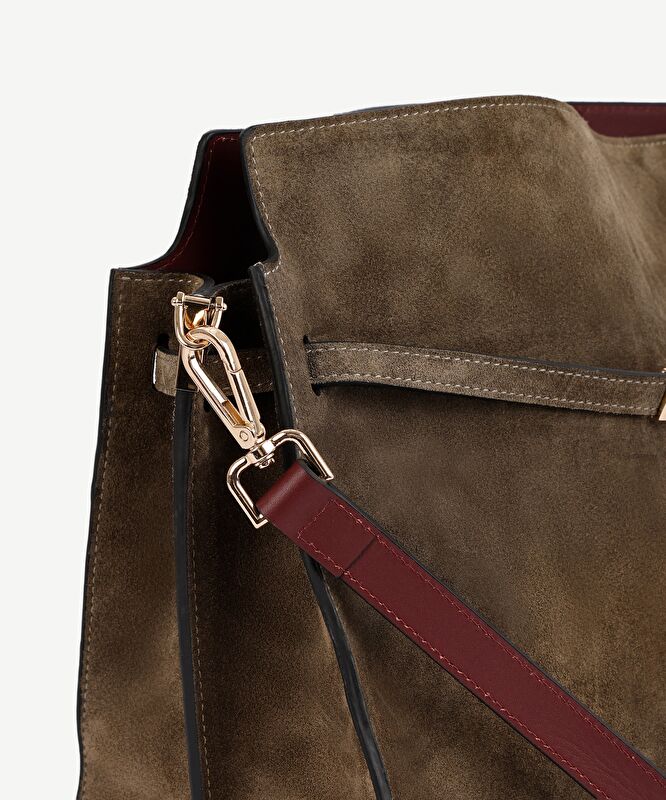 Kemer Detaylı Süet Deri Omuz Çantası