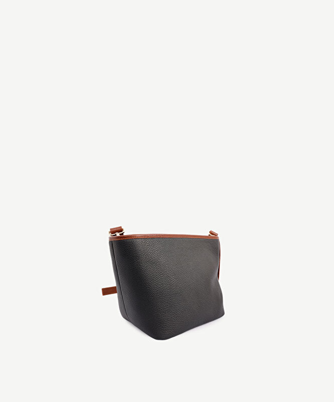 Zincir Detaylı Deri El Çantası