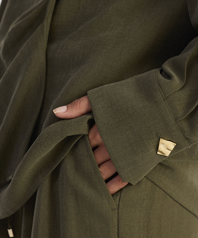 Geniş Gömlek Yaka Uzun Kol Gömlek