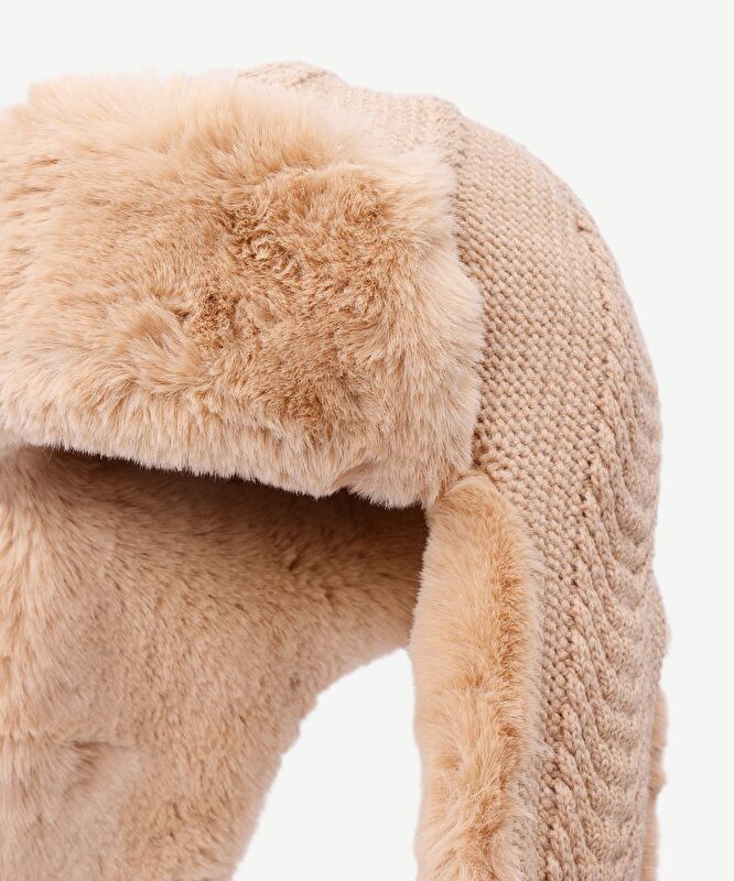 Örgü Detaylı Kürklü Kar Şapkası