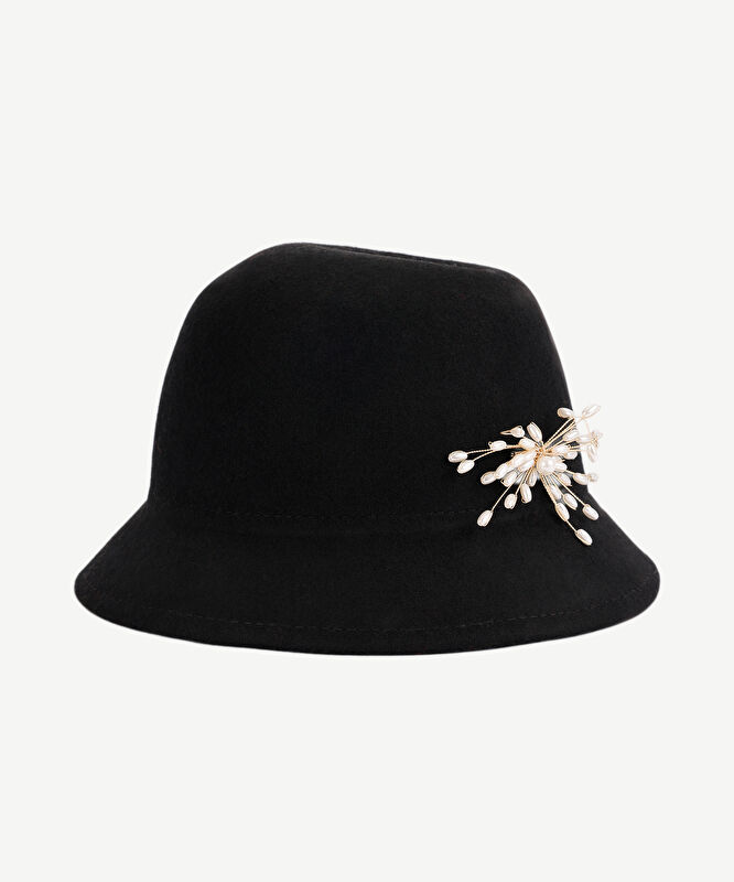 Broş Detaylı Yün Kloşe Şapka