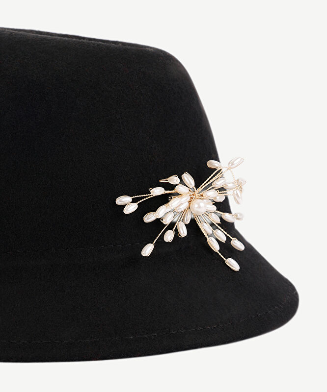 Broş Detaylı Yün Kloşe Şapka