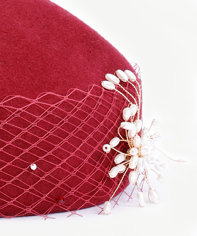 Broş İnci Detaylı Yün Şapka