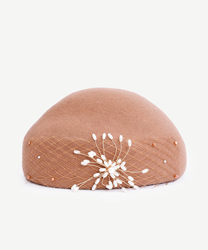 Broş İnci Detaylı Yün Şapka