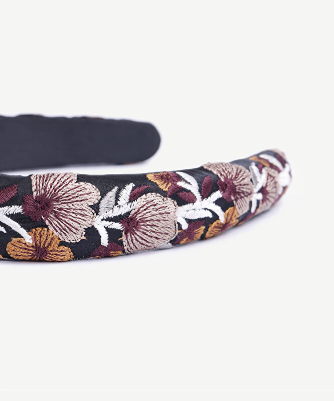 Çiçek Desenli Kadife Taç