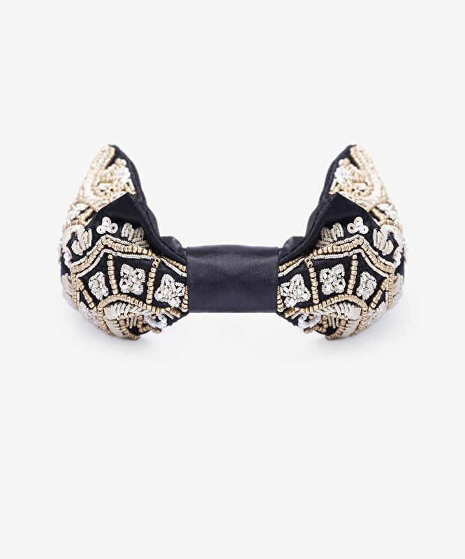 Boncuk Detaylı Saten Taç