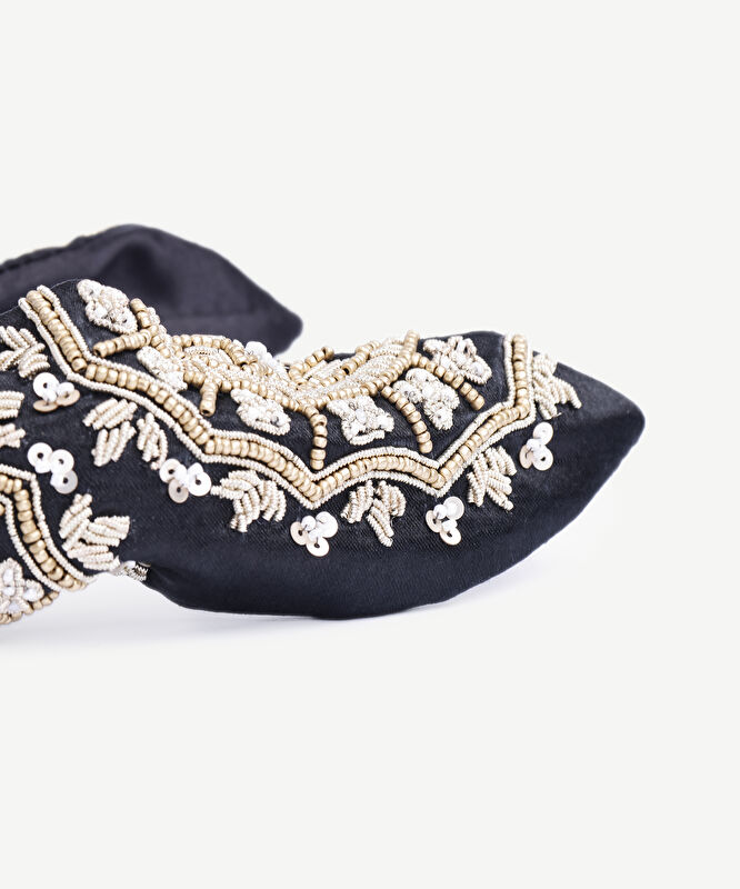 Boncuk Detaylı Saten Taç