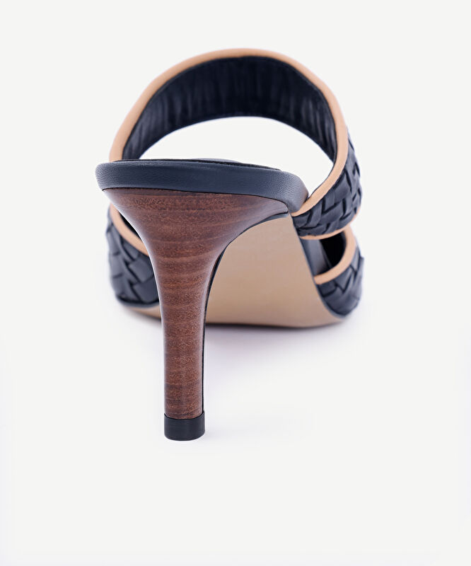 Örgü Detaylı Deri Topuklu Terlik