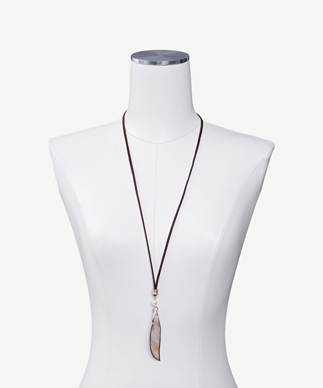 Yaprak Uçlu İp Kolye