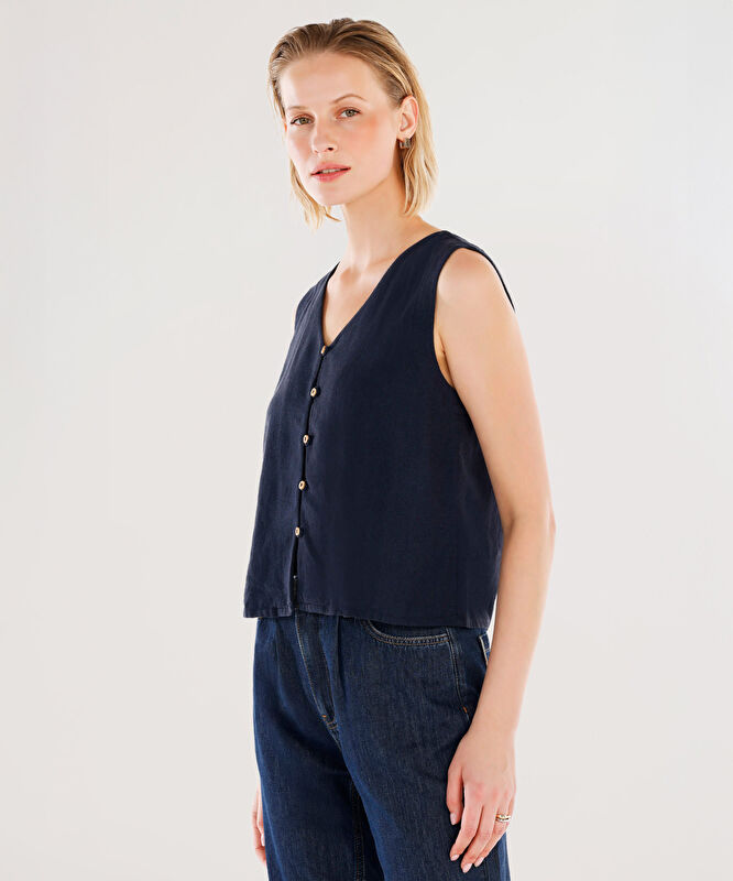 Düğme Detaylı Kolsuz Bluz