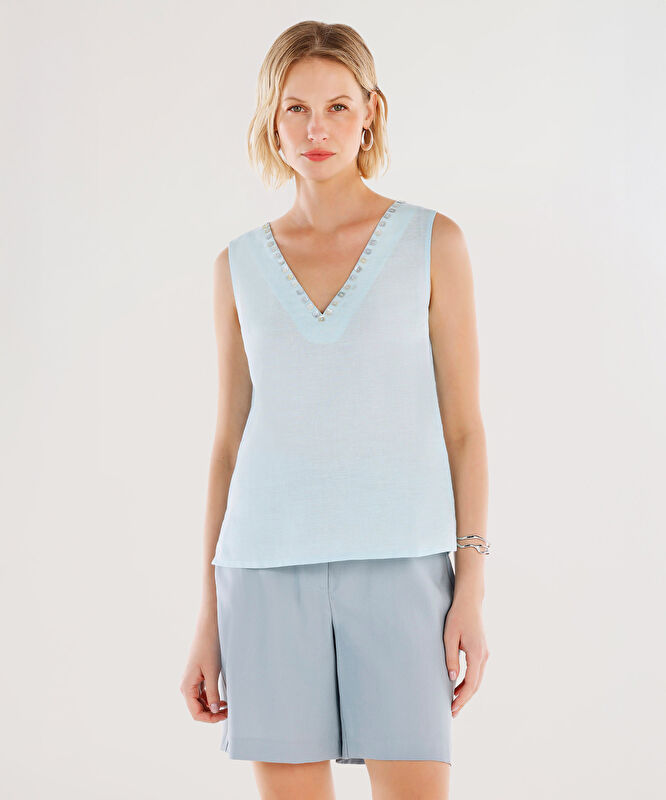 Yakası Düğme Detaylı Bluz