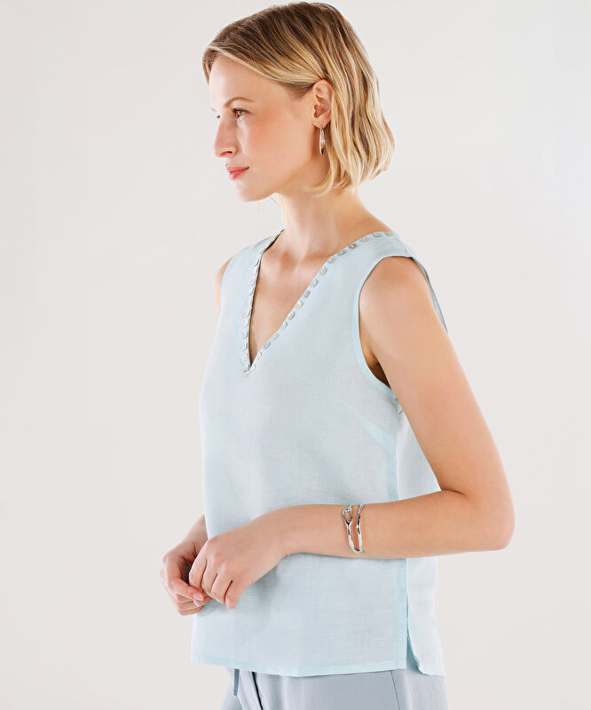 Yakası Düğme Detaylı Bluz