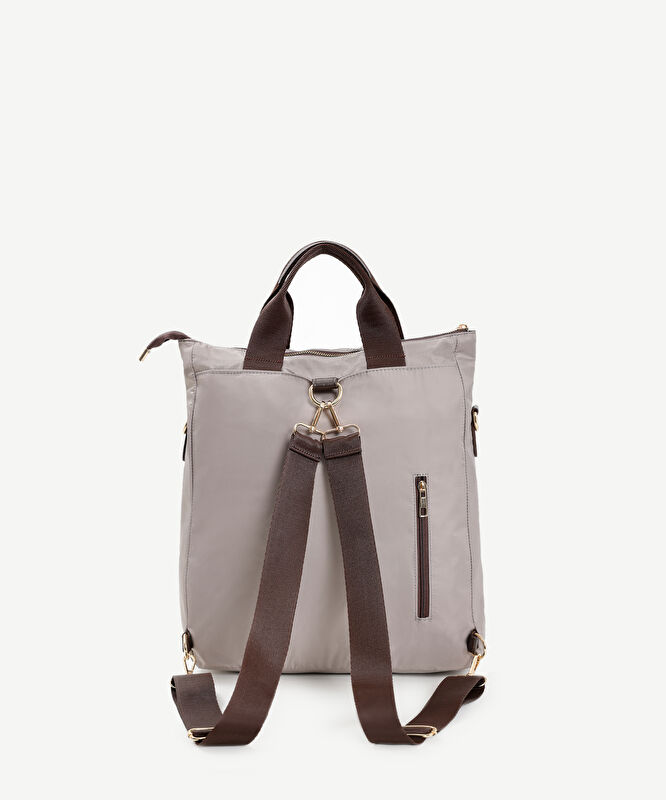 El Tutma Detaylı Kumaş Sırt Çantası