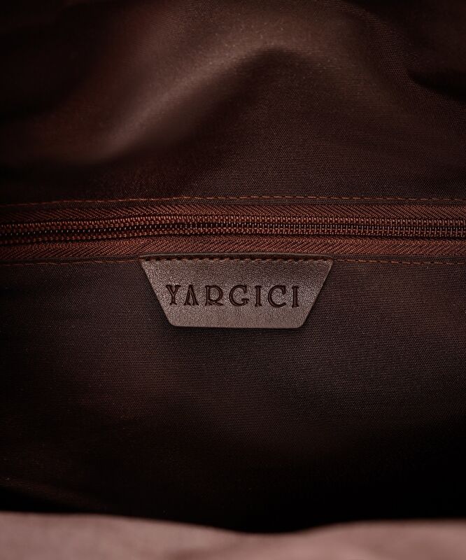 El Tutma Detaylı Kumaş Sırt Çantası