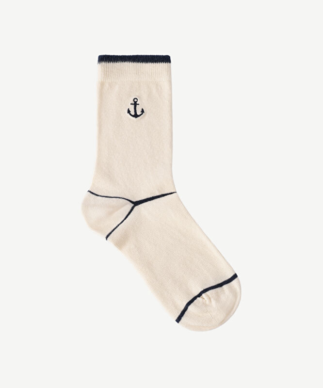 Nakış Detaylı Uzun Çorap