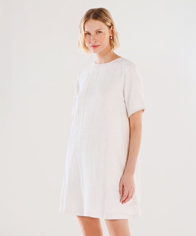 Boncuk Detaylı Kısa Kollu Kısa Elbise