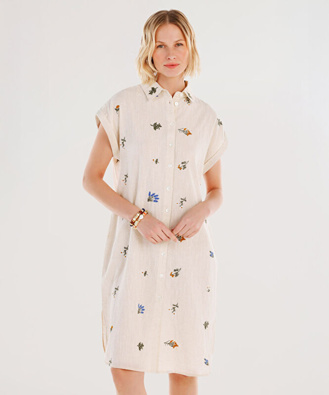 Nakış Detaylı Kısa Kollu Elbise