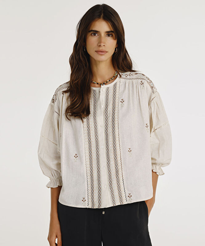 Nakış Detaylı Gömlek