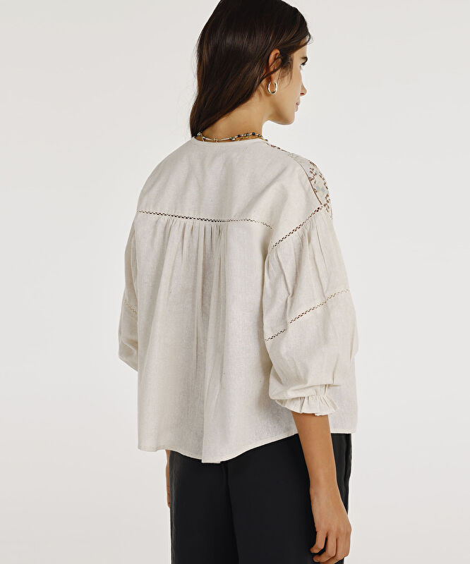 Nakış Detaylı Gömlek