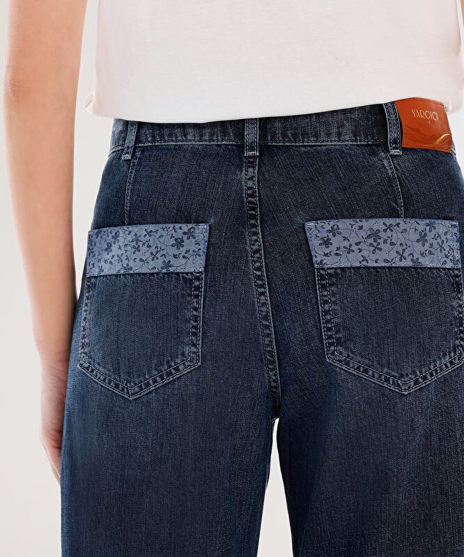 Arka Cep Detaylı Geniş Fit Denim Pantolon