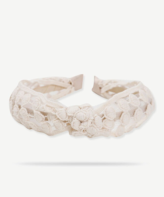 Tül Ve Nakış Detaylı Taç