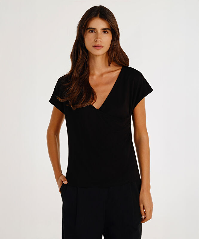 Kruvaze Detaylı Kısa Kollu T-shirt