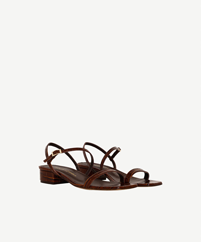 İnce Bantlı Alçak Topuk Deri Sandalet