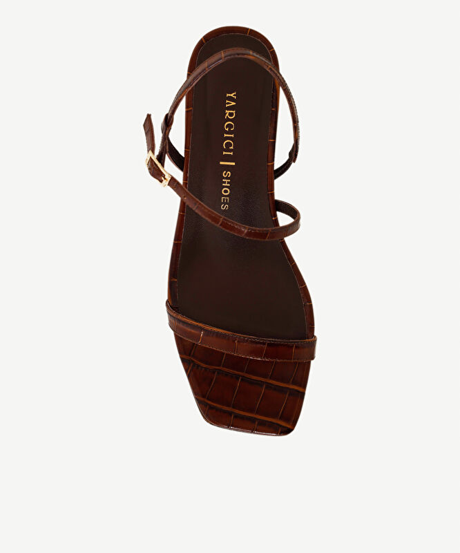 İnce Bantlı Alçak Topuk Deri Sandalet