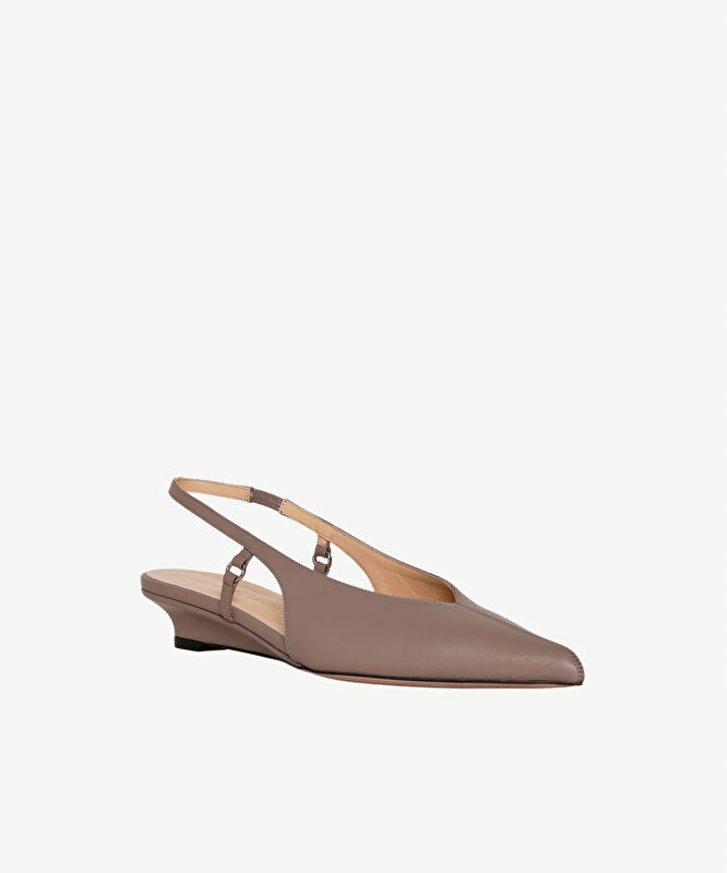 Kısa Dolgu Topuklu Sivri Burunlu Deri Ayakkabı