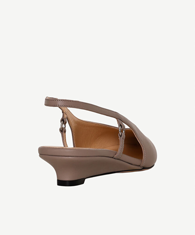 Kısa Dolgu Topuklu Sivri Burunlu Deri Ayakkabı