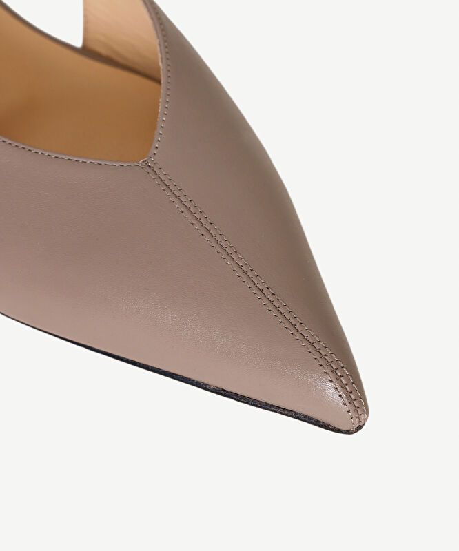 Kısa Dolgu Topuklu Sivri Burunlu Deri Ayakkabı