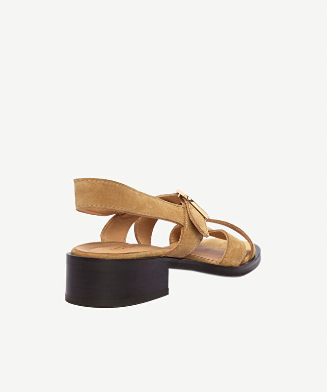 Çapraz Bantlı Kısa Topuklu Deri Sandalet