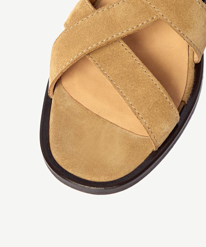 Çapraz Bantlı Kısa Topuklu Deri Sandalet