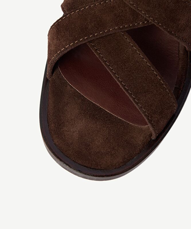 Çapraz Bantlı Kısa Topuklu Deri Sandalet