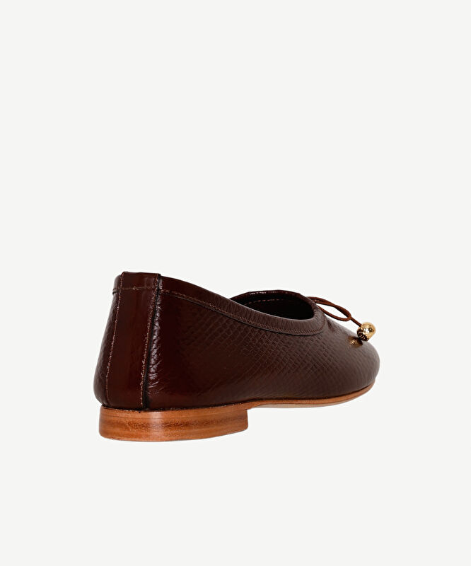 Fiyonk Detaylı Deri Babet