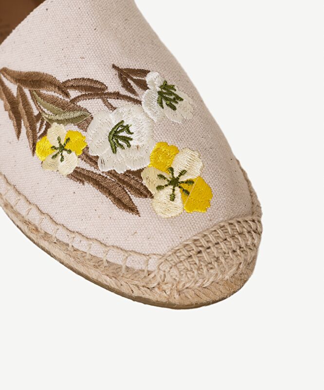 Küçük Çiçek Desenli Nakış İşleme Espadril
