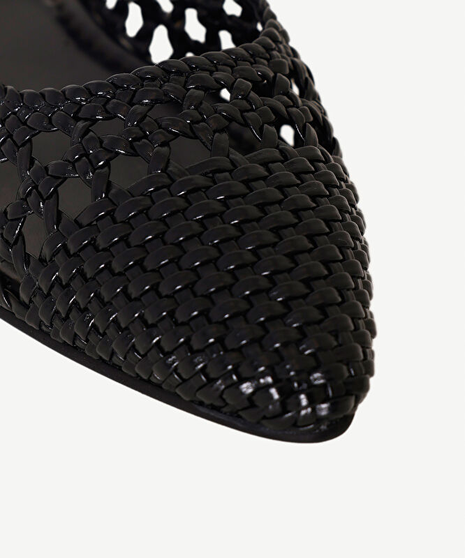 Arkası Açık Sivri Burunlu Örgü Ayakkabı