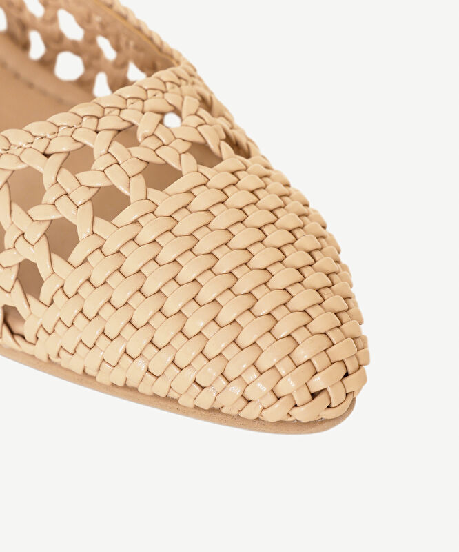 Arkası Açık Sivri Burunlu Örgü Ayakkabı