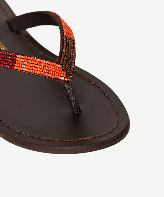 Parmak Arası Boncuk İşlemeli Deri Terlik