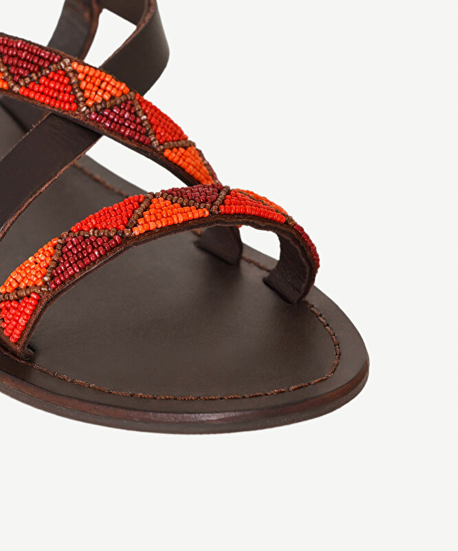 Boncuk İşlemeli Deri Sandalet