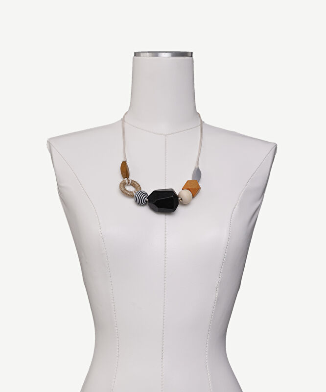 Ahşap Boncuk Detaylı İp Kolye