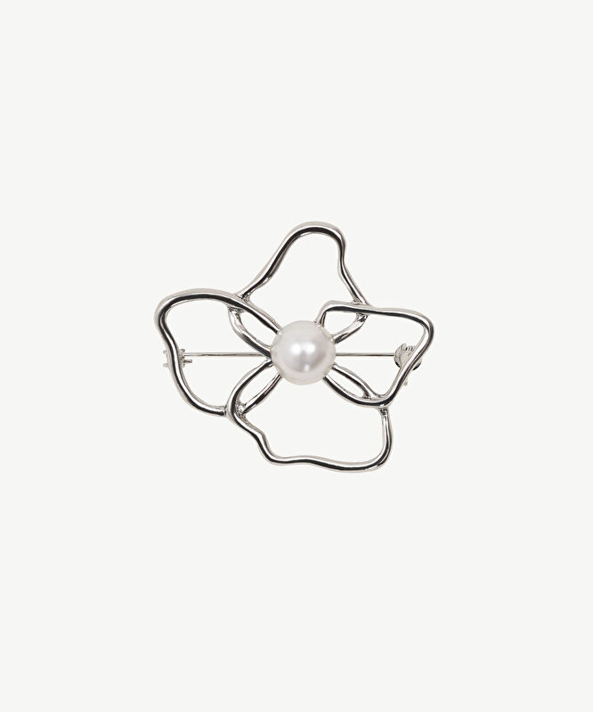 İnci Detaylı Ve Çiçek Formlu Broş
