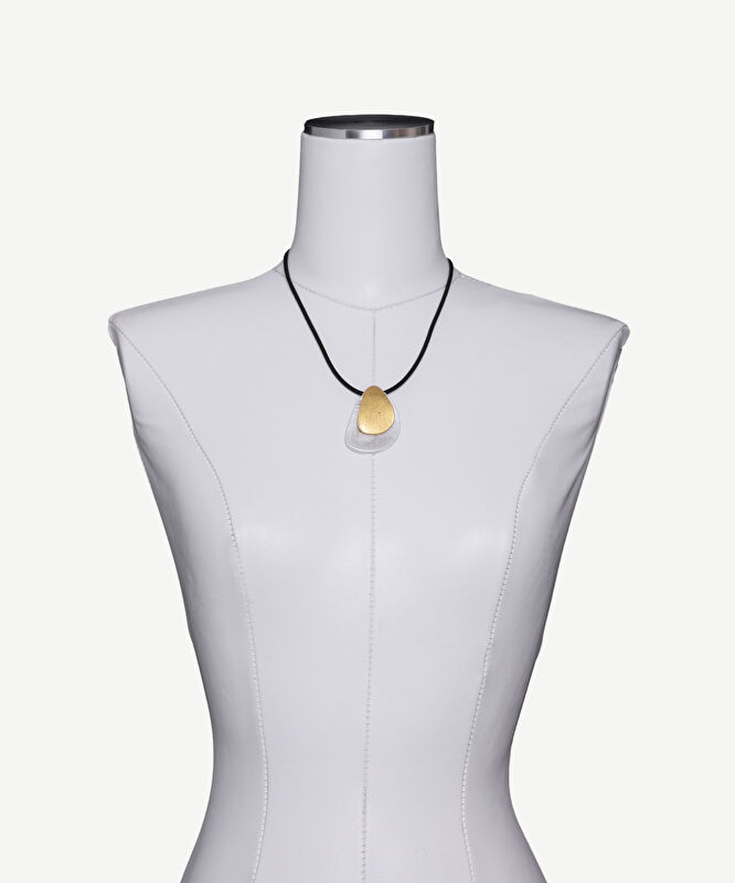 Metal Aksesuar Detaylı Kolye