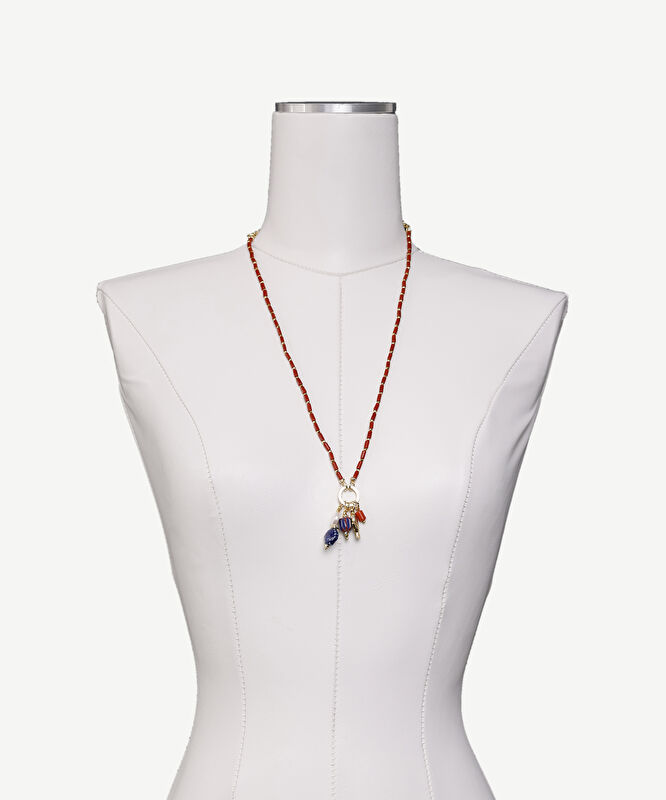 Charm Detaylı Mercan Kolye