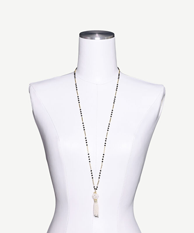 Kristal Taşlı Ve Püskül Detaylı Kolye