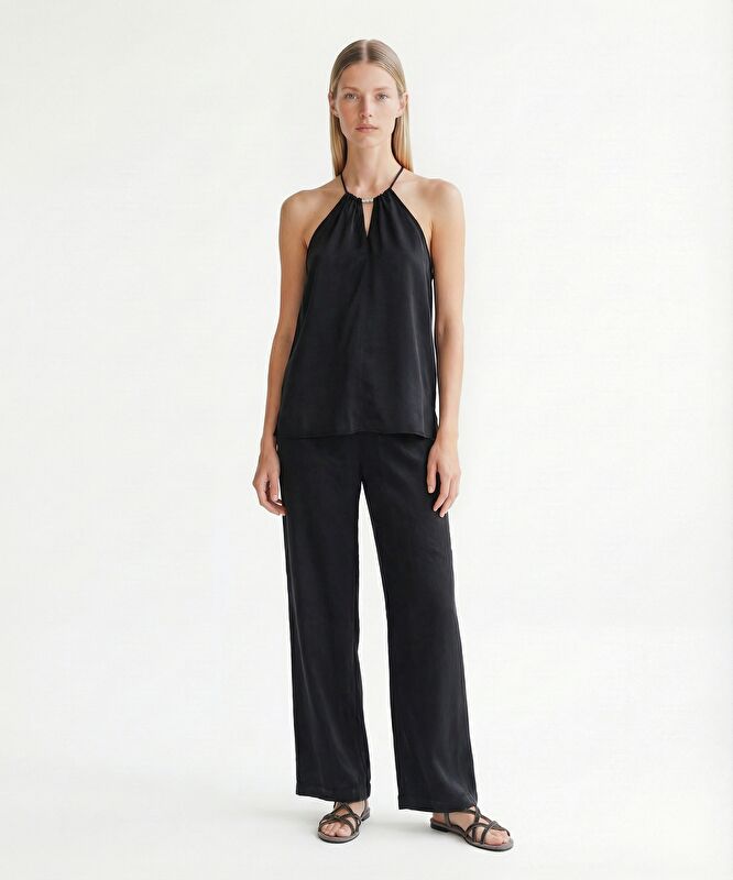 Boyundan Bağlamalı Kolsuz Bluz