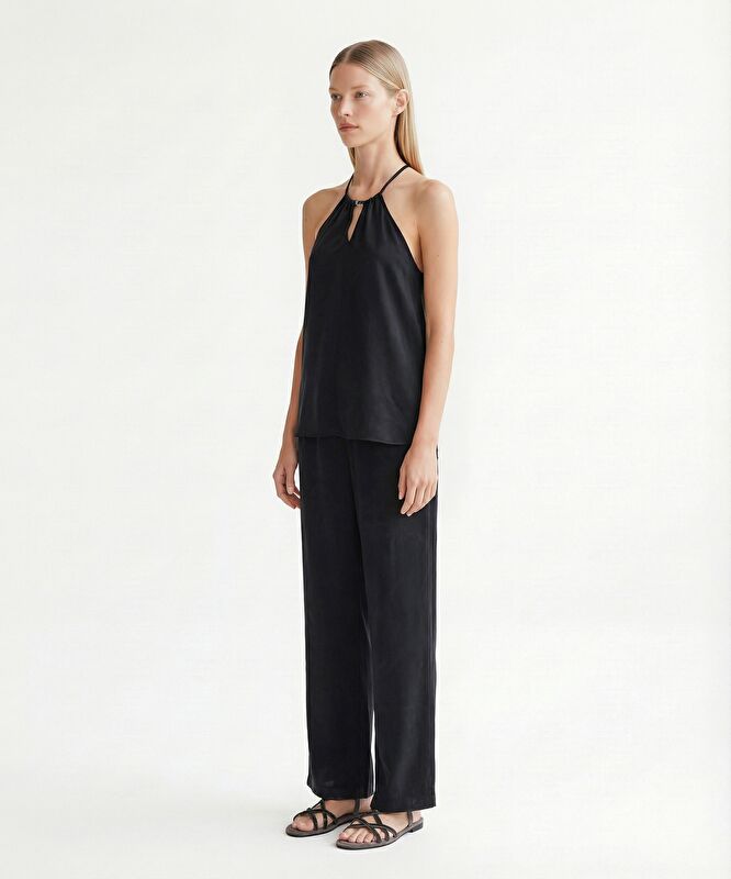 Boyundan Bağlamalı Kolsuz Bluz