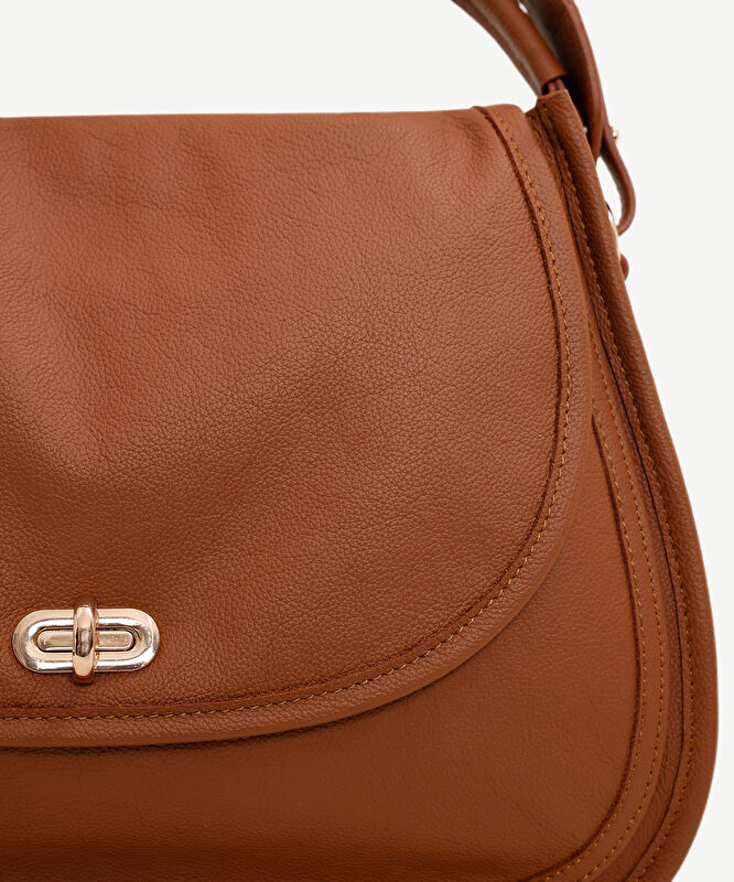 Kilit Detaylı Deri Omuz Çantası