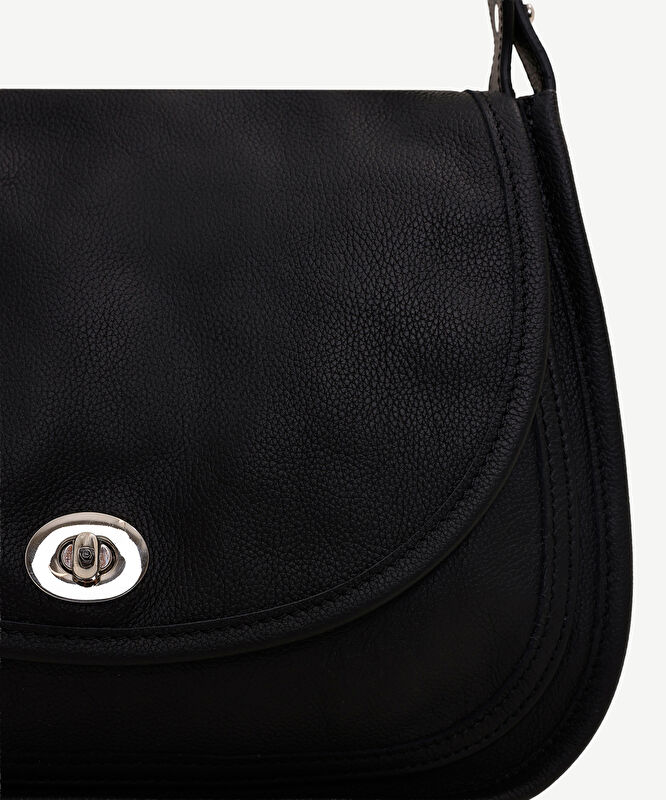 Kilit Detaylı Deri Çapraz Çanta