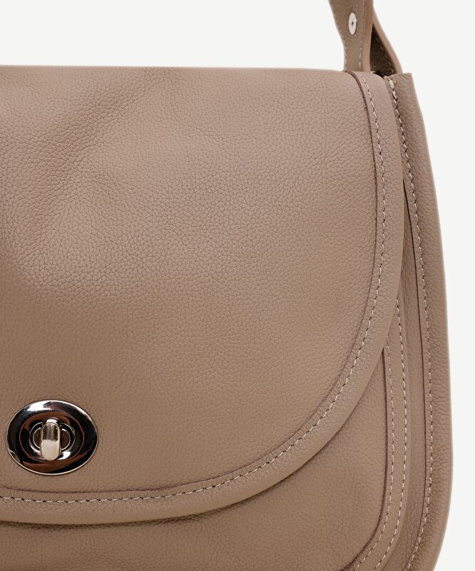 Kilit Detaylı Deri Çapraz Çanta